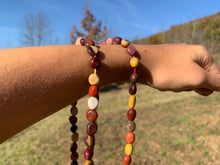 Charger l'image dans la galerie, Perles en jaspe mookaite, petits galets