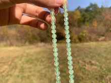 Charger l'image dans la galerie, Perles en prehnite facettées entre 2 et 10mm