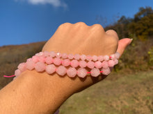 Charger l'image dans la galerie, Perles en quartz rose, forme diamant entre 6 et 10mm