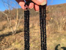 Charger l'image dans la galerie, Perles en spinelle noir facetté entre 2 et 4mm