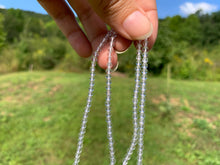 Charger l'image dans la galerie, Perles en cristal de roche quasiment sans inclusions entre 2 et 20mm