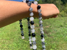 Charger l'image dans la galerie, Perles en quartz avec inclusions de tourmaline entre 4 et 12mm, QTU