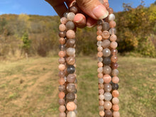 Charger l'image dans la galerie, Perles en pierre de lune multicolore facettée entre 6 et 10mm