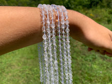 Charger l'image dans la galerie, Perles en cristal de roche très inclus entre 4 et 10mm
