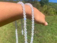 Charger l'image dans la galerie, Perles en labradorite blanche entre 4 et 10mm LBS