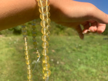 Charger l'image dans la galerie, Perles en fluorite jaune entre 6 et 10mm