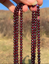 Charger l'image dans la galerie, Perles en grenat facettées 5mm