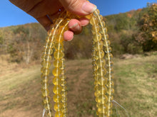 Charger l'image dans la galerie, Perles en fluorite jaune entre 6 et 10mm
