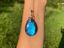 Charger l'image dans la galerie, Bélière coeur penché, taille moyenne (argentée, dorée, rosée)