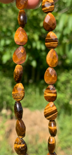 Charger l'image dans la galerie, Perles en oeil de tigre, forme goutte