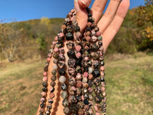 Charger l'image dans la galerie, Perles en rhodonite, forme diamant entre 6 et 10mm