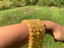 Charger l'image dans la galerie, Perles en quartz à inclusions de rutile entre 4 et 12mm QRU