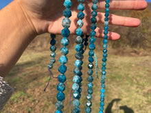 Charger l'image dans la galerie, Perles en apatite forme diamant entre 6 et 12mm