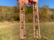 Charger l'image dans la galerie, Perles en pierre de lune multicolore facettées entre 2 et 5,5mm