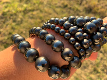 Charger l'image dans la galerie, Perles en hématite avec un aspect mate et polie entre 6 et 12mm