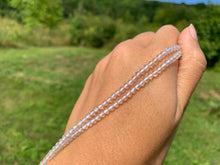 Charger l'image dans la galerie, Perles en cristal de roche quasiment sans inclusions entre 2 et 20mm