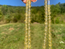 Charger l'image dans la galerie, Perles en fluorite jaune entre 6 et 10mm