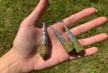 Charger l'image dans la galerie, Pendule en unakite