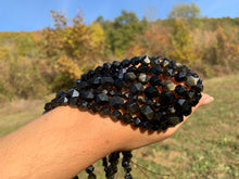 Charger l'image dans la galerie, Perles en obsidienne dorée, forme diamant entre 6 et 12mm