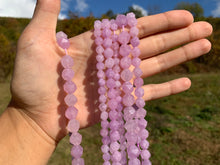Charger l'image dans la galerie, Améthyste lavande forme diamant entre 6 et 10mm