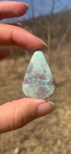 Charger l'image dans la galerie, VENDU Rubis fuchsite 2