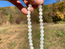 Charger l'image dans la galerie, Perles en nacre blanche entre 2 et 12mm