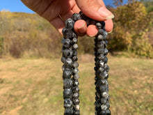 Charger l'image dans la galerie, Perles en larvikite, forme diamant entre 6 et 10mm