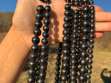 Charger l'image dans la galerie, Perles en hématite avec un aspect mate et polie entre 6 et 12mm