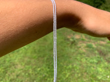 Charger l'image dans la galerie, Perles en cristal de roche quasiment sans inclusions entre 2 et 20mm