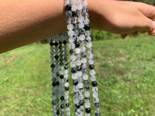 Charger l'image dans la galerie, Perles en quartz avec inclusions de tourmaline entre 4 et 12mm, QTU