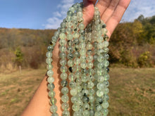 Charger l'image dans la galerie, Perles en prehnite entre 6 et 12mm