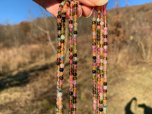 Charger l'image dans la galerie, Perles en tourmaline multicolore entre 3 et 4mm