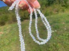 Charger l'image dans la galerie, Perles en labradorite blanche entre 4 et 10mm LBC