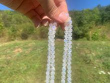 Charger l'image dans la galerie, Perles en labradorite blanche entre 4 et 10mm LBS