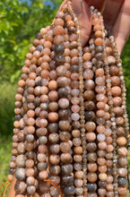 Charger l'image dans la galerie, Perles en microcline entre 4 et 10mm