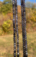 Charger l'image dans la galerie, Perles en iolite facettées