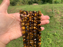 Charger l'image dans la galerie, Perles en oeil de tigre, forme diamant entre 6 et 12mm