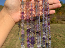 Charger l'image dans la galerie, Perles en fluorite / fluorine facettée entre 6 et 10mm