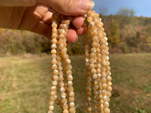 Charger l'image dans la galerie, Perles en nacre beige entre 2 et 12mm