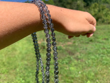 Charger l'image dans la galerie, Perles en quartz avec inclusions de tourmaline entre 4 et 8mm QTQ