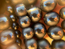 Charger l'image dans la galerie, Perles en hématite avec un aspect mate et polie entre 6 et 12mm