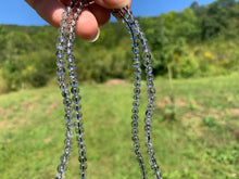 Charger l'image dans la galerie, Perles en quartz avec inclusions de tourmaline entre 4 et 8mm QTQ