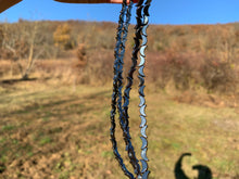 Charger l'image dans la galerie, Perles en hématite forme lune