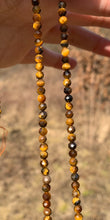 Charger l'image dans la galerie, Perles en oeil de tigre facettées