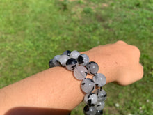 Charger l'image dans la galerie, Perles en quartz avec inclusions de tourmaline entre 8 et 12mm, QTT