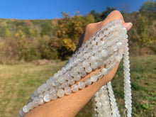 Charger l'image dans la galerie, Perles en pierre de lune blanche entre 6 et 10mm PLBT