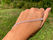 Charger l'image dans la galerie, Perles en cristal de roche quasiment sans inclusions entre 2 et 20mm