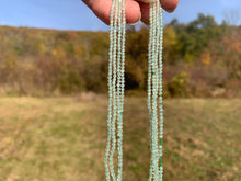 Charger l'image dans la galerie, Perles en prehnite facettées entre 2 et 10mm