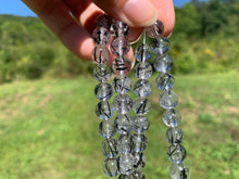 Charger l'image dans la galerie, Perles en quartz avec inclusions de tourmaline entre 4 et 8mm QTQ