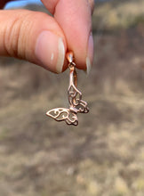 Charger l'image dans la galerie, Bélière papillon de taille moyenne (argentée, dorée, rosée)